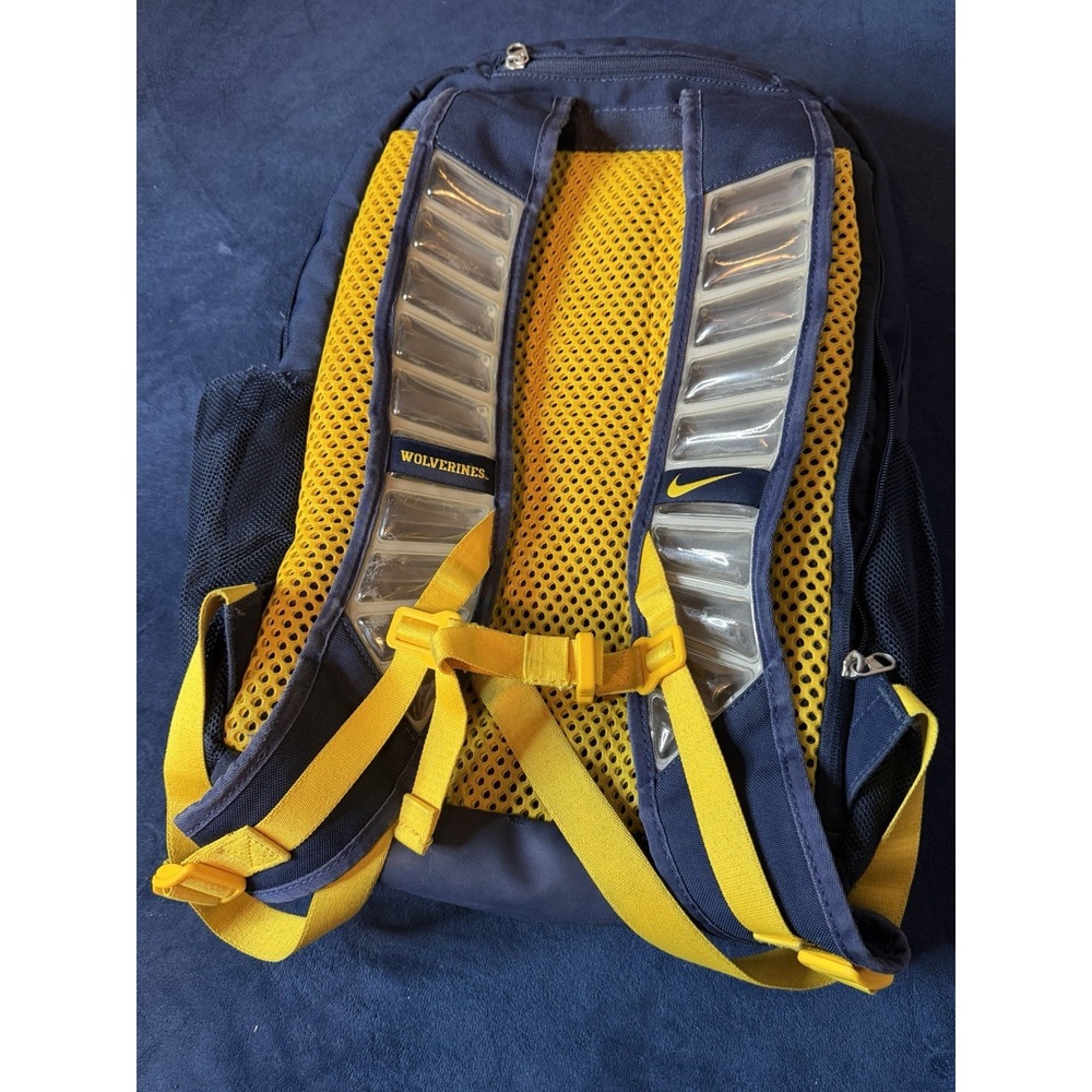 michigan wolverines football team issued Travel Backpack Dre Beats Keychain Nike